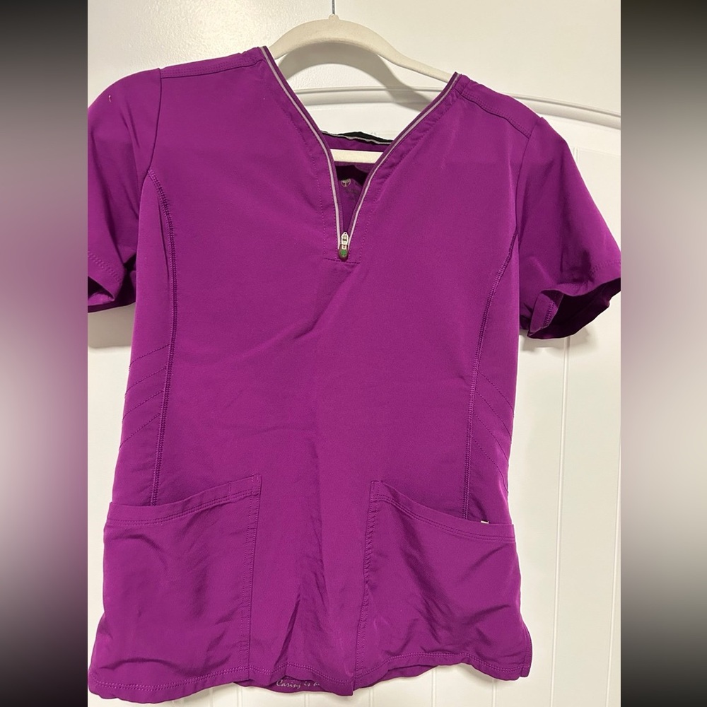 Healing Hands Zip Y-Neck Scrub Top size medium